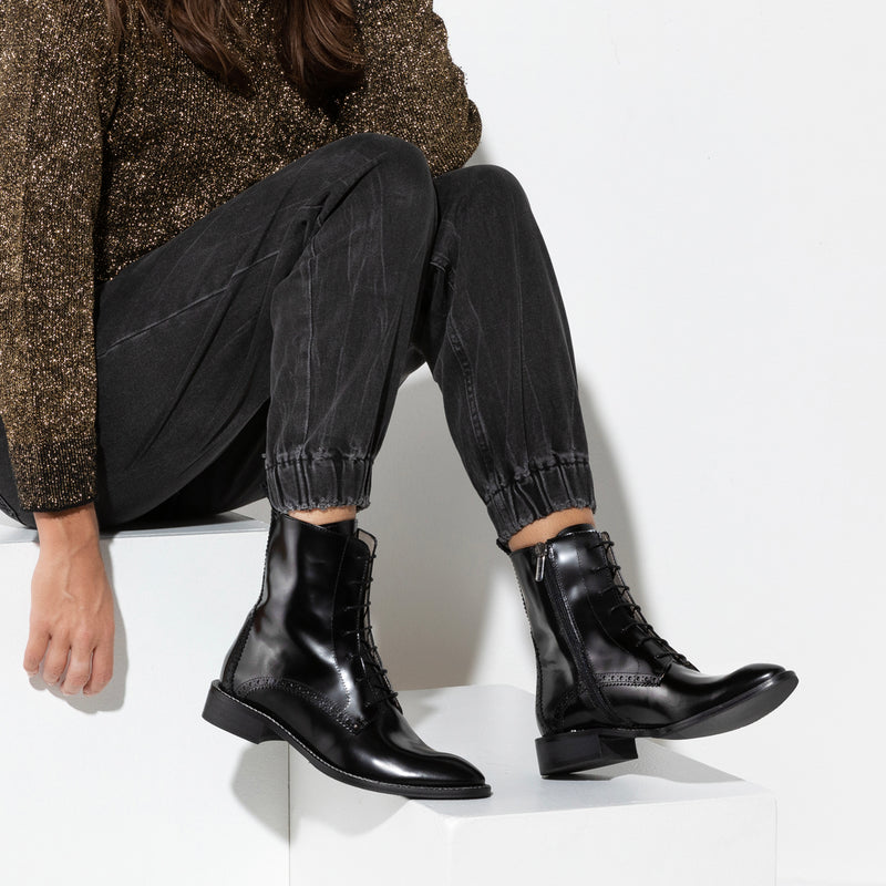 Slutning Rig mand Vellykket Aldo' Women's Flat Lace-up Black Leather Boots – Made In Italy | habbot